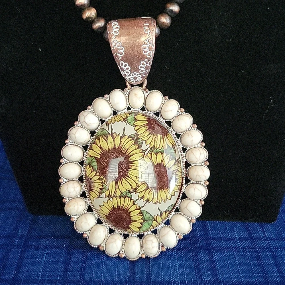 Sunflower necklace - Picture 2 of 5